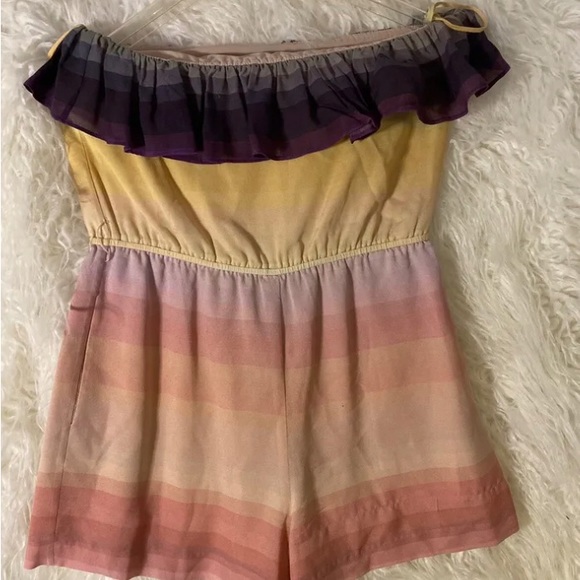 Alice and Olivia Off The Shoulder 💯Silk Short Romper Size 0 JUST REDUCED - Picture 2 of 4